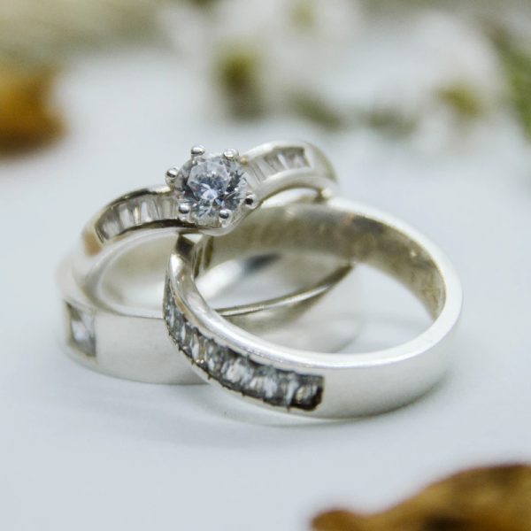 Anillo de bodas de diamantes